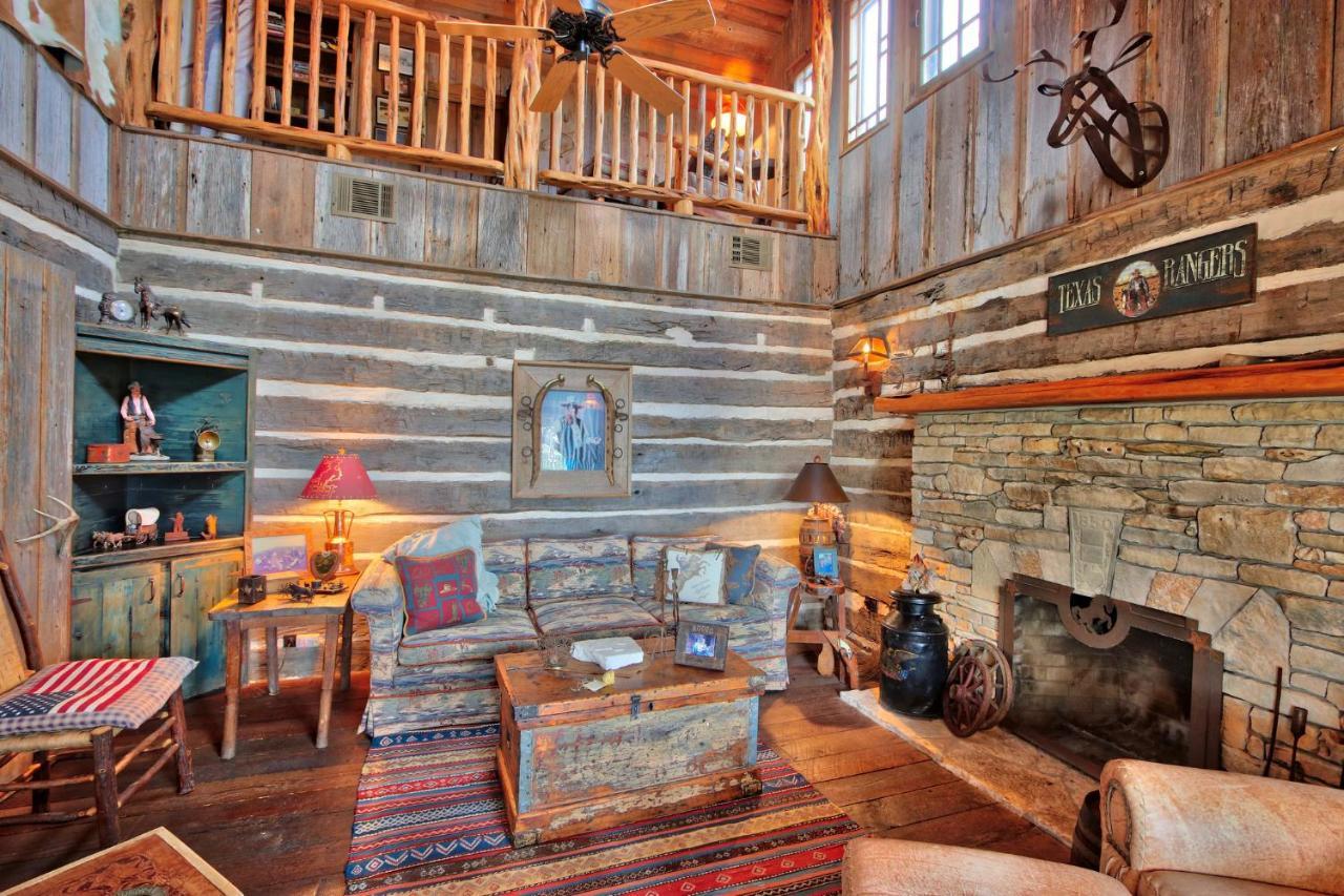 Log Cabin At Old Glory Ranch Villa Wimberley Esterno foto
