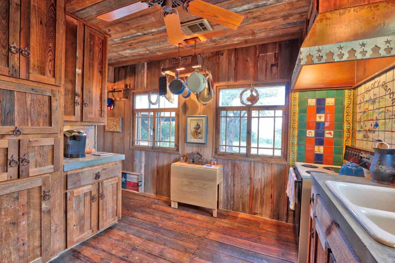 Log Cabin At Old Glory Ranch Villa Wimberley Esterno foto
