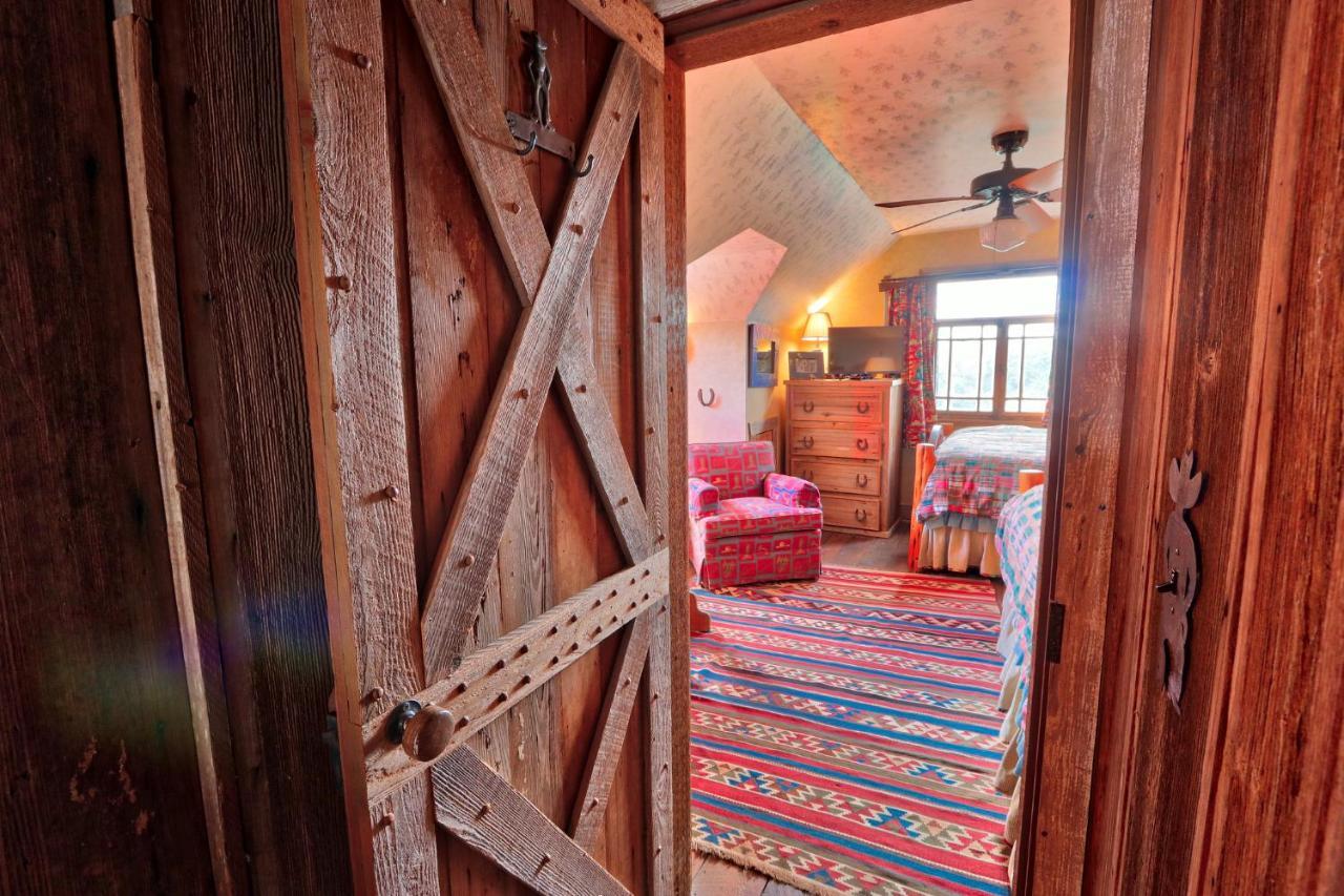 Log Cabin At Old Glory Ranch Villa Wimberley Esterno foto