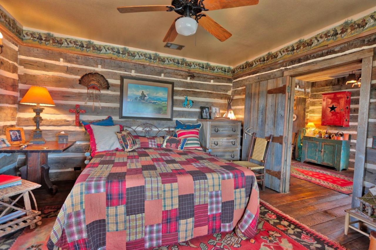 Log Cabin At Old Glory Ranch Villa Wimberley Esterno foto
