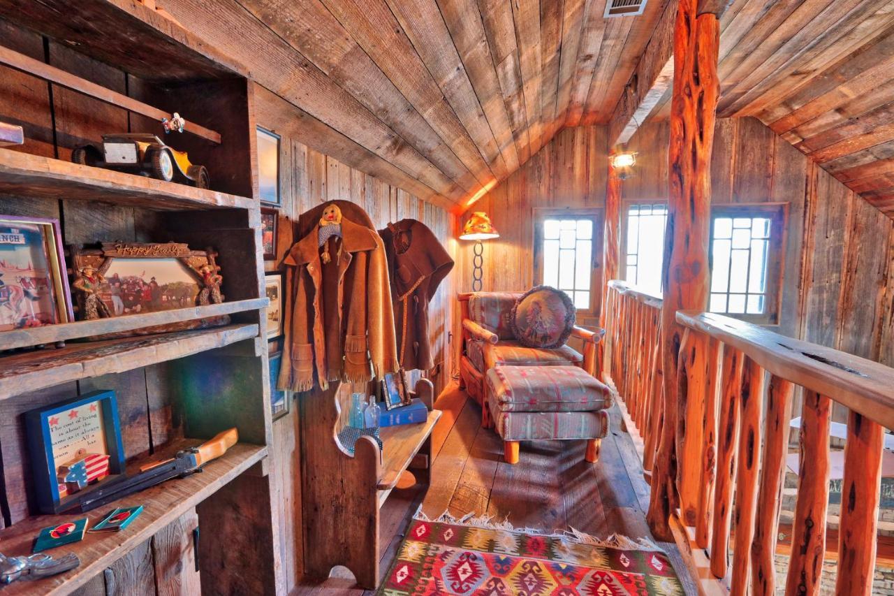 Log Cabin At Old Glory Ranch Villa Wimberley Esterno foto