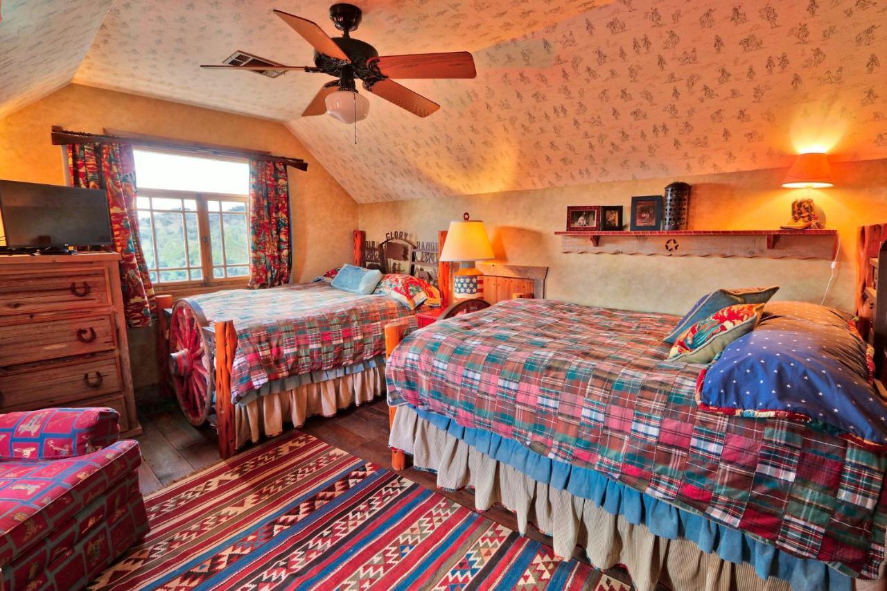 Log Cabin At Old Glory Ranch Villa Wimberley Esterno foto